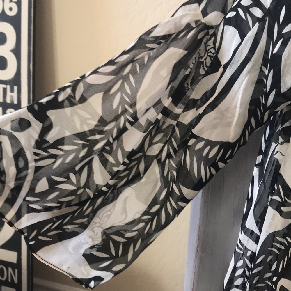 Diane Von Furstenburg blouse - Picture 5 of 8